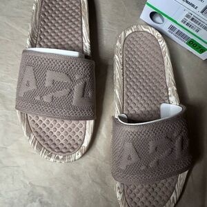APL Almond/Pristine Marble Slide Sandals
